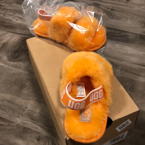 🔥🔥UGG (toddler) Fluff Year Slide - Picture 4 of 10